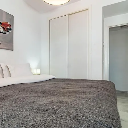 Lcr4 - Large 3-Bedroom Apartment Near Beach