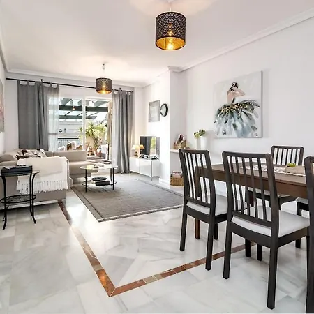 アパート Lcr4 - Large 3-Bedroom Apartment Near Beach マルベーリャ