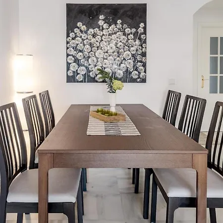 Lcr4 - Large 3-Bedroom Apartment Near Beach