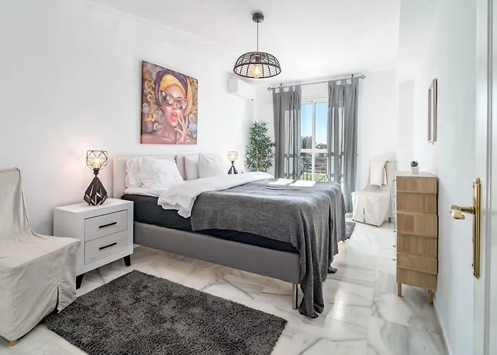 アパート Lcr4 - Large 3-Bedroom Apartment Near Beach マルベーリャ