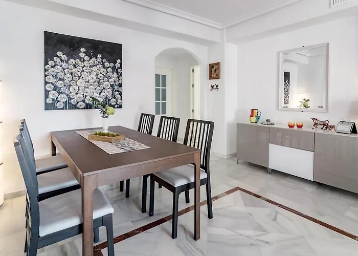 Lcr4 - Large 3-Bedroom Apartment Near Beach * マルベーリャ