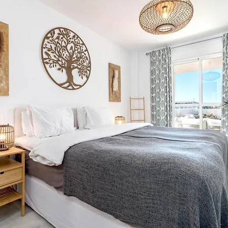 Lcr4 - Large 3-Bedroom Apartment Near Beach