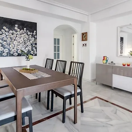 Lcr4 - Large 3-Bedroom Apartment Near Beach * Μαρμπέλλα