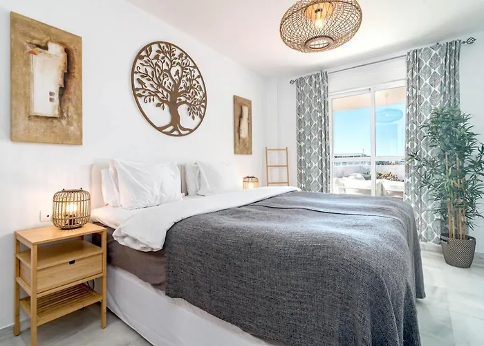 Lcr4 - Large 3-Bedroom Apartment Near Beach