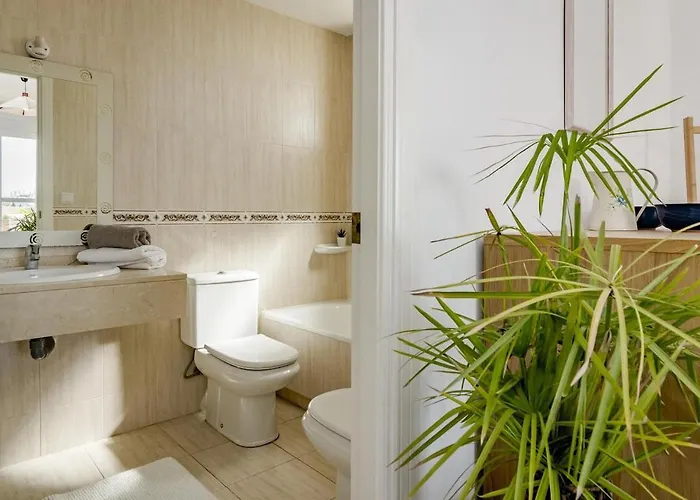 Lcr4 - Large 3-Bedroom Apartment Near Beach Lejlighed