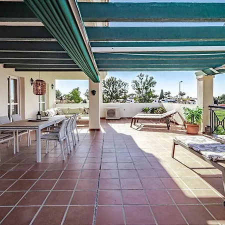 Lcr4 - Large 3-Bedroom Apartment Near Beach *