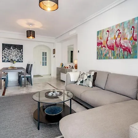 Appartamento Lcr4 - Large 3-Bedroom Apartment Near Beach